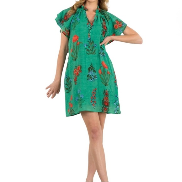 THML Dresses & Skirts - THML Green Flower Garden Dress size Small Floral Flowy Flutter Sleeve